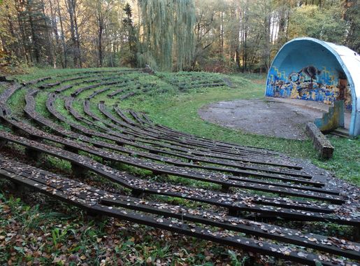 Vaizdas:Dovinės vingio parkas, estrada.JPG – Vikipedija