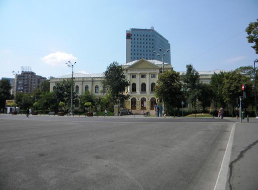 File:Muzeul National de Istorie Naturala Grigore Antipa, Bucuresti, sect. 1  (vedere de ansamblu).JPG - Wikimedia Commons