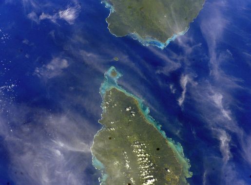 File:ISS012-E-23609 NASA Apolima strait between Upolu and Savai'i islands.jpg  - Wikimedia Commons