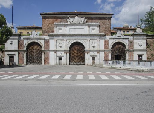 File:Porta Vescovo (5).jpg - Wikimedia Commons