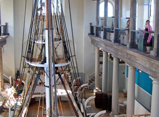 File:New Bedford Whaling Museum interior.jpg - Wikimedia Commons