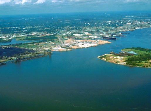 File:Mobile Alabama harbor aerial view.jpg - Wikipedia