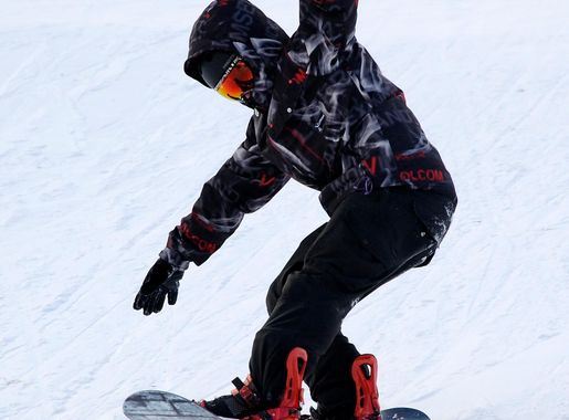 Airmen show their skills on the slopes during Wing Ski Day > Malmstrom Air  Force Base > Article Display