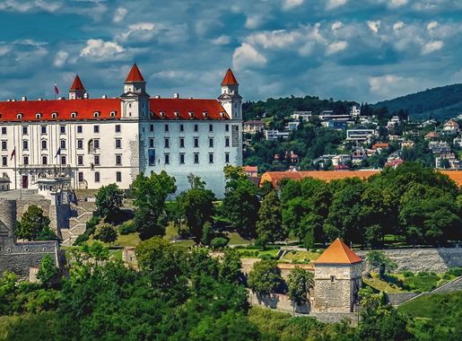 Castle at Bratislava, Slovakia image - Free stock photo - Public Domain  photo - CC0 Images