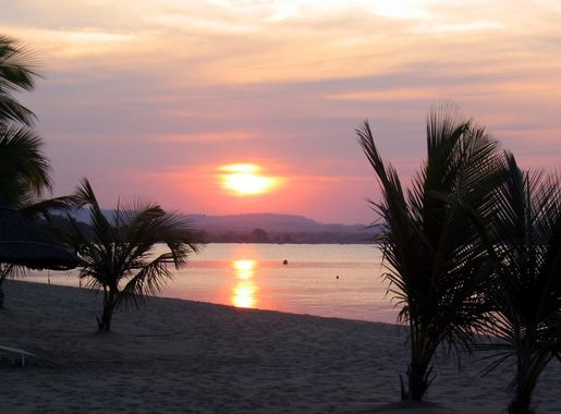 File:Lakemalawi sunset.jpg - Wikimedia Commons
