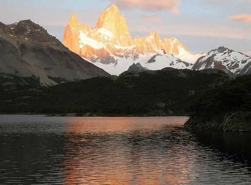 File:Fitz Roy and reflect in Laguna Capri (sunrise).JPG - Wikimedia Commons