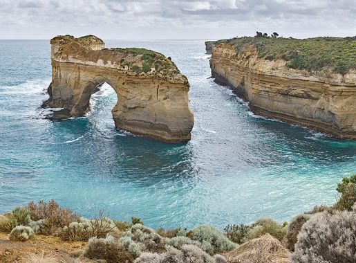 File:Island Archway, Great Ocean Rd, Victoria, Australia - Nov 08.jpg -  Wikimedia Commons
