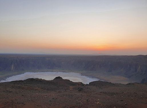 File:Wahba Crater at sunrise, Saudi Arabia 18.jpg - Wikimedia Commons