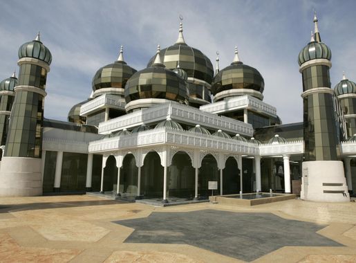 File:Masjid Kristal 2009.jpg - Wikimedia Commons
