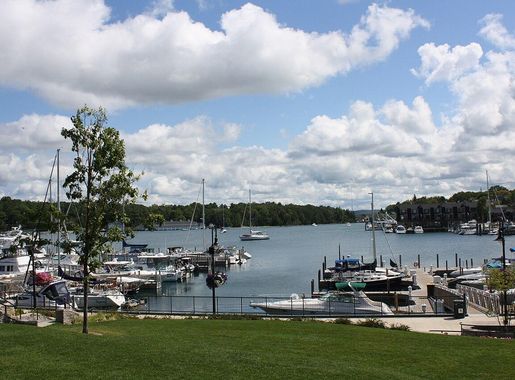 File:Charlevoix Michigan Harbor Charlevoix Lake.jpg - Wikimedia Commons