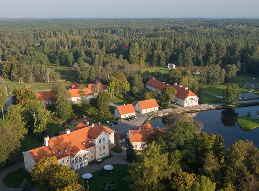 File:Vihula mõisa peahoone kagu külg.JPG - Wikimedia Commons