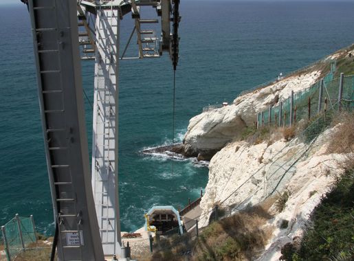File:Cable car to Rosh Hanikra (2).JPG - Wikimedia Commons