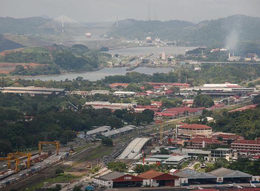 File:Panama Canal and the Locks (8627448050).jpg - Wikimedia Commons