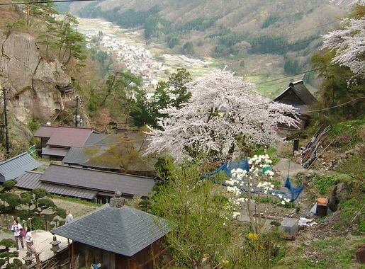 File:Yamadera 2005-04.JPG - Wikimedia Commons