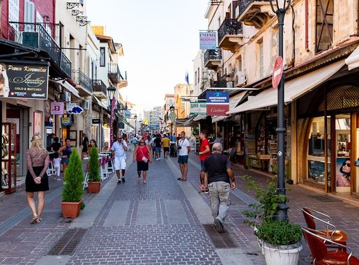 File:Shopping street in the old town of Chania on Crete, Greece.jpg -  Wikimedia Commons