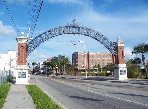 File:Tampa Ybor City entr 01.jpg - Wikimedia Commons