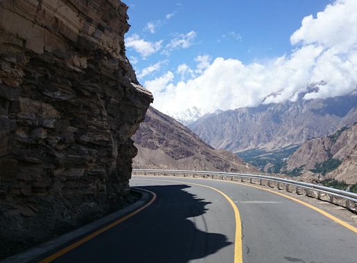 File:Karakoram Highway Near Attaabad Lake Hunza Gilgit Baltistan.JPG -  Wikimedia Commons