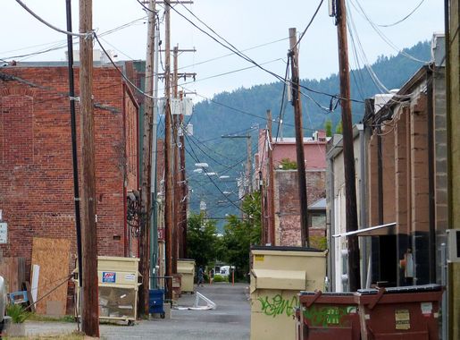 File:Downtown alley - Grants Pass Oregon.jpg - Wikimedia Commons