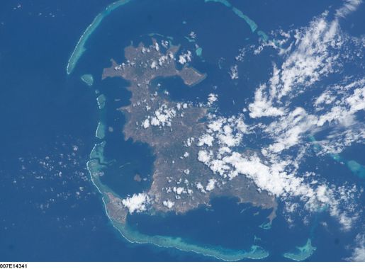 File:ISS007-E-14341 - View of Comoros.jpg - Wikimedia Commons
