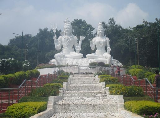 File:Lord Shiva and Parvati statue in Visakhapatnam.jpg - Wikimedia Commons