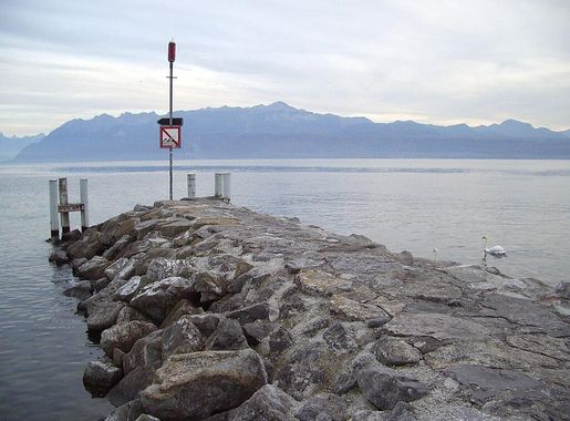File:Lausanne - Lake Geneva.jpg - Wikimedia Commons