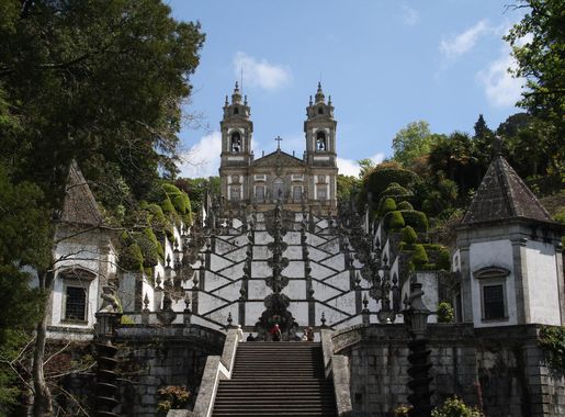 File:Baroque stairway of Bom Jesus do Monte - panoramio - Scott Crowe  (1).jpg - Wikipedia