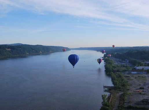File:2010 Mid-Hudson balloon festival from walkway 5.JPG - Wikimedia Commons