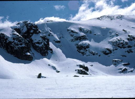 File:Blue Lake, Snowy Mountains - Lake - 3.jpg - Wikimedia Commons