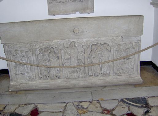 File:St. Peter's Basilica-tomb2.JPG - Wikipedia