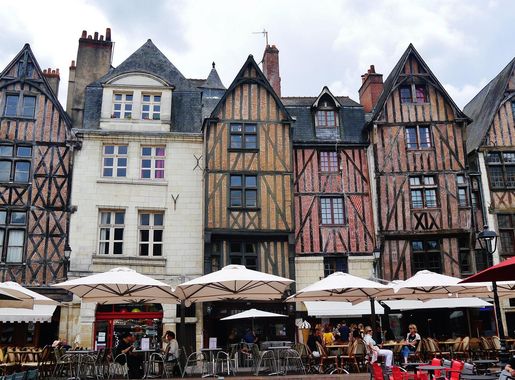 Fichier:Tours Place Plumereau 1.jpg — Wikipédia