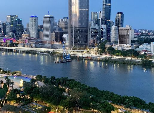 File:Views of 1 William Street, Brisbane Skytower, South Bank Parklands at  twilight.jpg - Wikimedia Commons