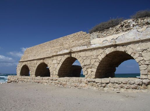 File:Ancient Roman aqueduct in Caesarea Maritima in Israel (2).JPG -  Wikimedia Commons