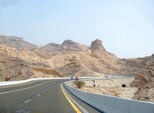 File:Approach road to the top of Jebel Hafeet mountain.jpg - Wikimedia  Commons