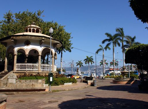 File:Bandstand of Plaza Alvarez in Acapulco, Mexico (2).jpg - Wikimedia  Commons