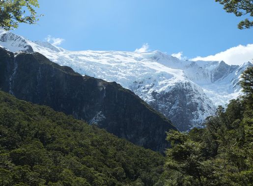File:Rob Roy Glacier from far below in valley.jpg - Wikimedia Commons