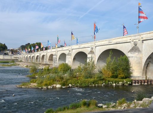 File:Pont Wilson a Tours DSC 0461.jpg - Wikimedia Commons