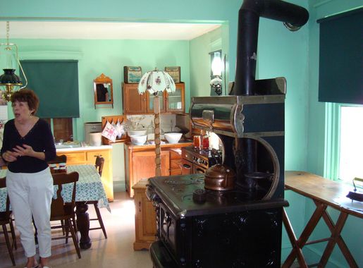 File:The Amish Village 1.jpg - Wikimedia Commons