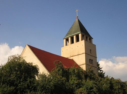 File:Evanjelický kostol 7 - Prievoz, Radničné námestie 2, Bratislava,  Ružinov.jpg - Wikimedia Commons