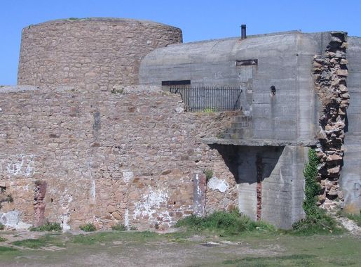 File:Guernsey July 2010 76, Fort Hommet.jpg - Wikimedia Commons