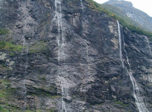 File:Seven Sisters Waterfall in Geirangerfjord, Norway.JPG - Wikipedia