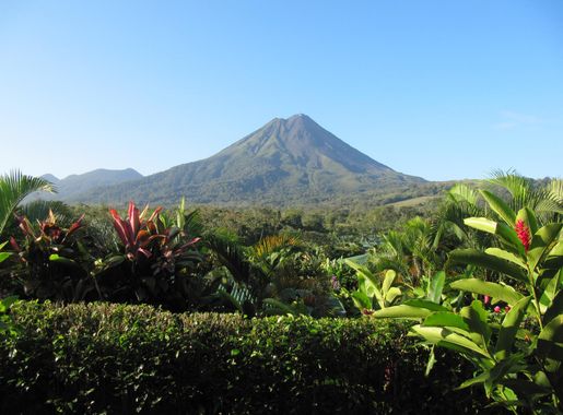 File:Arenal volcano. Costa Rica.jpg - Wikimedia Commons