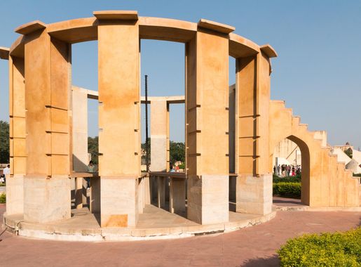 File:Jaipur-Jantar Mantar-Ram Yantra-20131016.jpg - Wikimedia Commons
