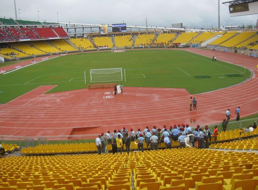 Fichier:Stade Omnisports Ahmadou Ahidjo Yaoundé 01.jpg — Wikipédia