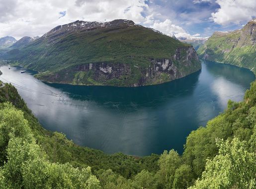 File:Geirangerfjord from Ørnesvingen, 2013 June.jpg - Wikipedia