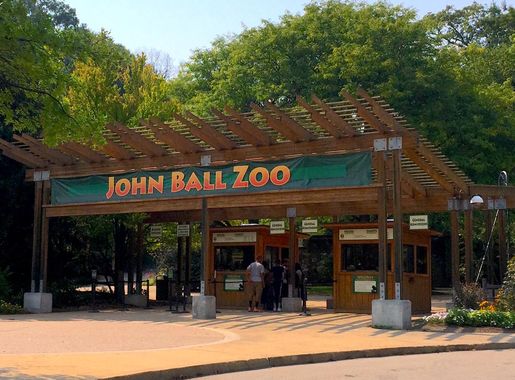 File:John Ball Zoo entrance.jpg - Wikimedia Commons