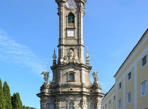 File:Stift Zwettl Kirche Westfassade 02.JPG - Wikimedia Commons
