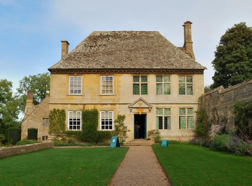 File:Snowshill Manor exterior.jpg - Wikipedia