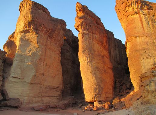 File:PikiWiki Israel 35739 Solomons pillars in Timna Park.JPG - Wikimedia  Commons