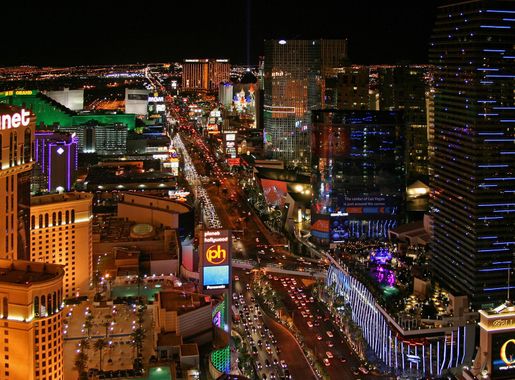 File:Las Vegas Strip at night, 2012.jpg - Wikimedia Commons