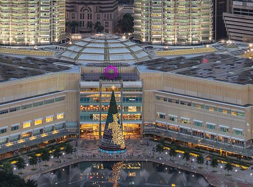படிமம்:The Twins SE Asia 2019 (49171985716) (Suria KLCC).jpg - தமிழ்  விக்கிப்பீடியா